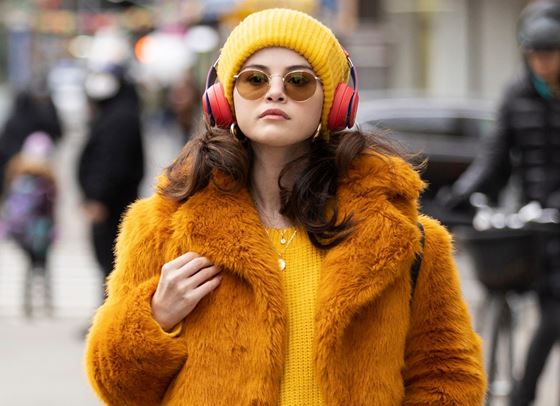 Селена Гомес: "Мисля, че повечето ми връзки бяха прокълнати"