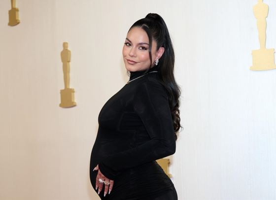 Ванеса Хъджънс обяви бременността си на червения килим