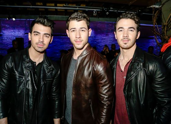 Братята Джонас разказаха как са предложили брак на половинките си