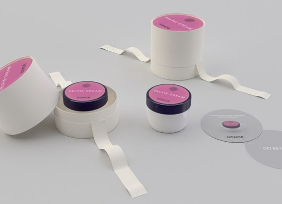 Вече съществува крем за лице, който обещава перфектни селфита