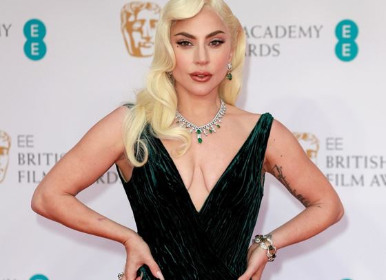 Есента идва за Лейди Гага с нова прическа