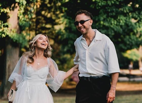 Robi се ожени за дългогодишната си приятелка