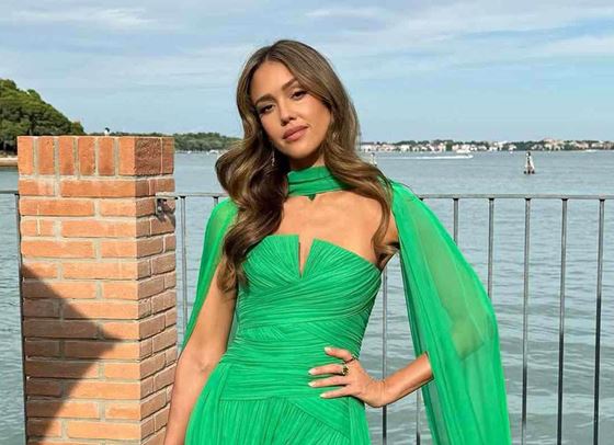 Джесика Алба бе забелязана с нов мъж на романтична ваканция