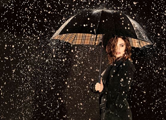 Лили Джеймс: Британската пепеляшка има тъмна страна