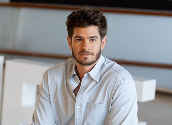 Андрю Гарфийлд е отново сам