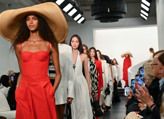 Модерна чувственост и минимализъм от Ralph Lauren за SS26