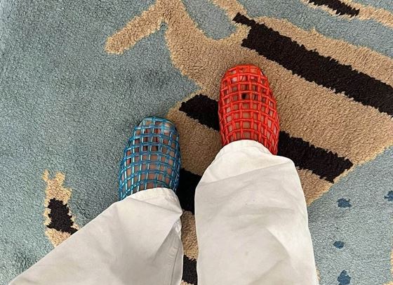 Прозрачни, шарени, готини: Jelly обувките на лятото