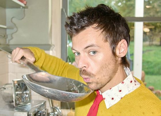 Хари Стайлс поставя начало на нова музикална ера с песента "Aperture"