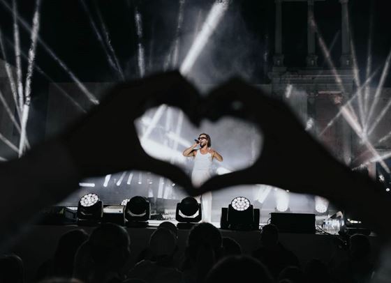 Папи Ханс започва нова музикална ера с &quot;Невинна&quot; и &quot;Слънцето&quot;