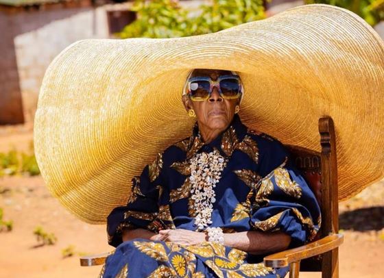 Маргрет Чола - шармантната баба от Замбия, която взриви Instagram