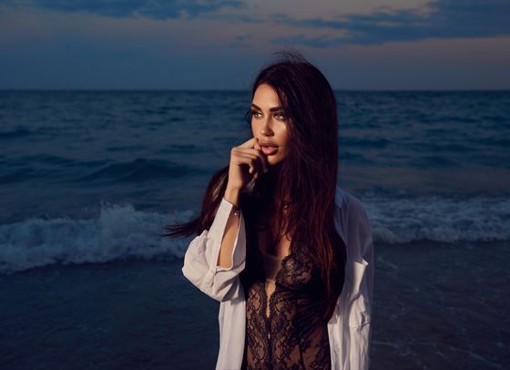 Just Look at Alina Ratii...