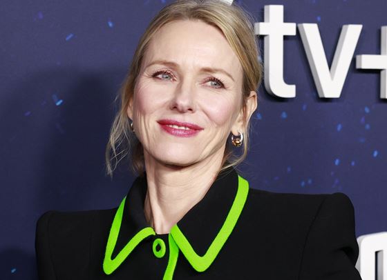 Наоми Уотс показа разкошен годежен пръстен