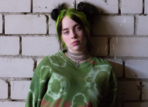 Били Айлиш издава книга с непоказвани досега снимки