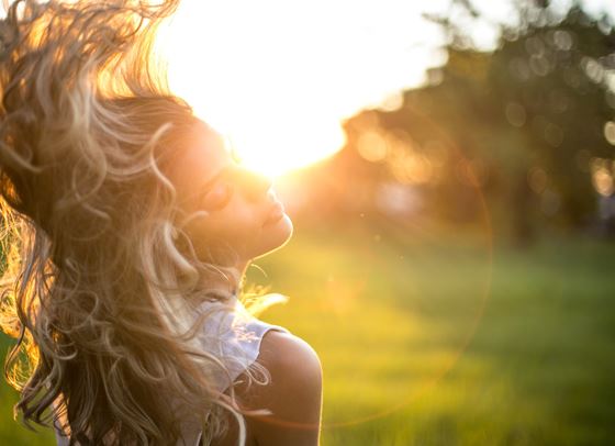 Да, нормално е косата ни да пада повече през есента