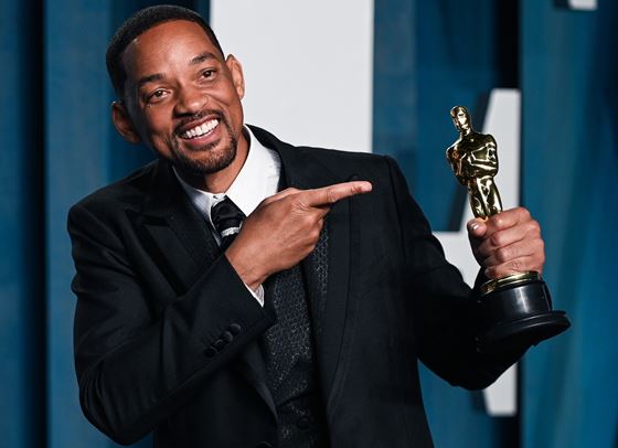 Уил Смит поднесе извинение, но драмата продължава