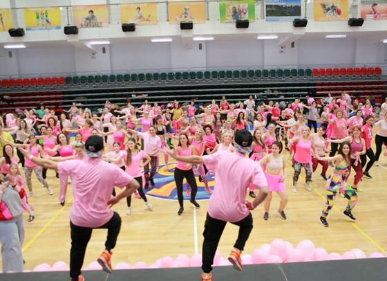 Над 1000 души танцуваха за борбата с рака на гърдата на Party in Pink™ Zumbathon® 2025