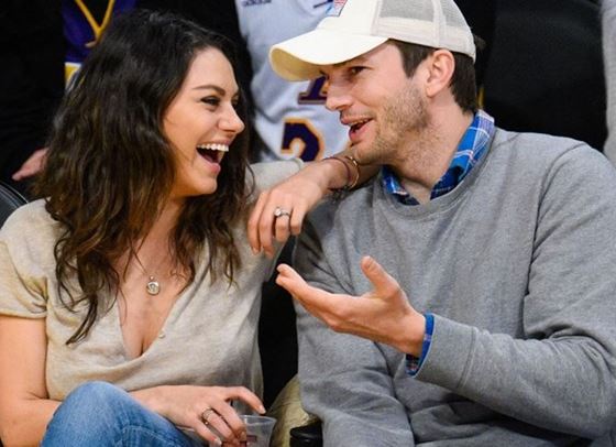 Мила Кунис и Аштън Къчър къпят децата си, даже в Instagram