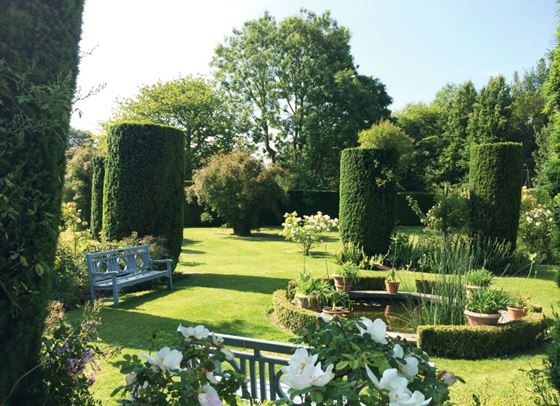 Тайната градина на имението Bois des Moutiers - перлата на Северна Франция