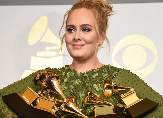 Адел смята, че никога няма да достигне EGOT