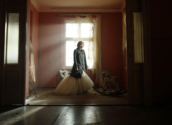 Кристен Стюарт омагьосва в официалния трейлър за &quot;Спенсър&quot;