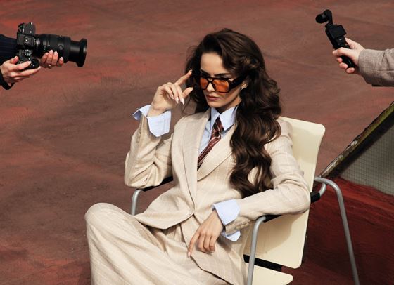 Изи е яка, но вече е и girl boss