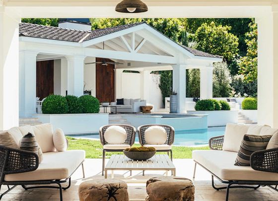 Гостуваме в новото имение на Мадона