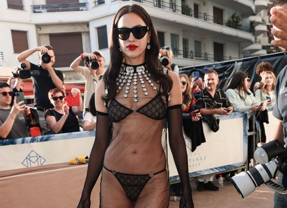 Ирина Шейк не остави нищо на въображението на фестивала в Кан