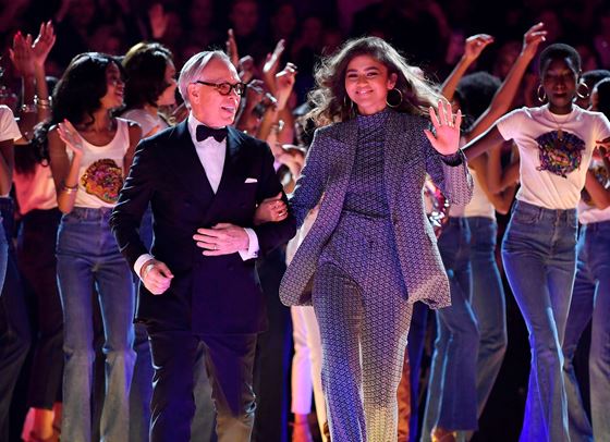 Гледайте на живо новото ревю на Tommy Hilfiger