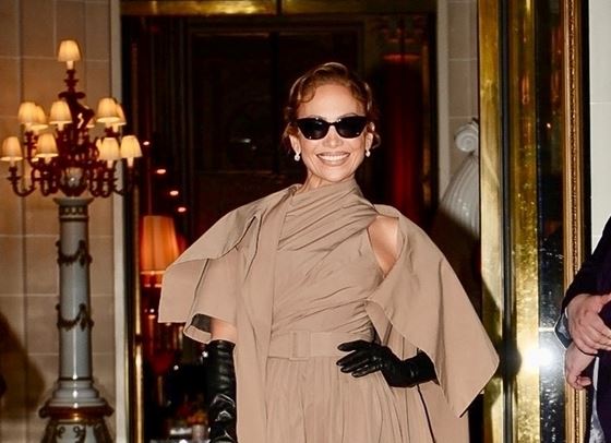 Дженифър Лопес превзе Париж