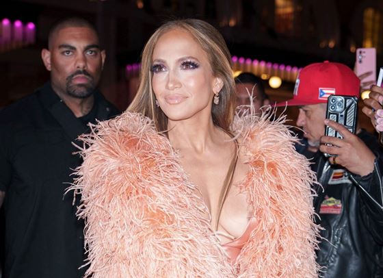 Дженифър Лопес: една вечер, два бляскави тоалета