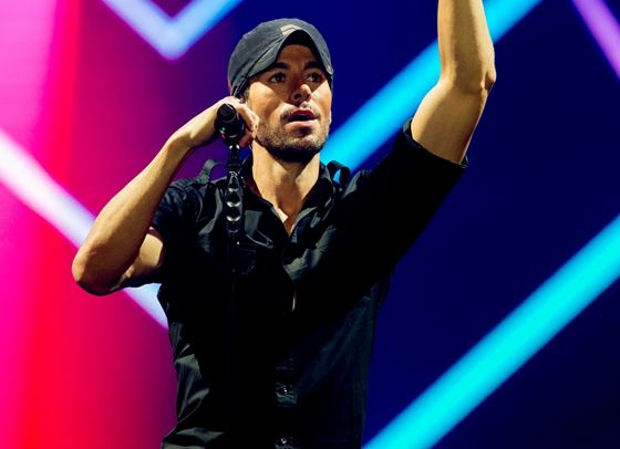 Енрике Иглесиас се завръща с двоен албум