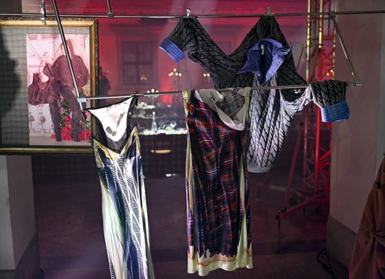 Yes, влюбени сме в дръзкия британски ексцентризъм на Glenn Martens H&amp;M