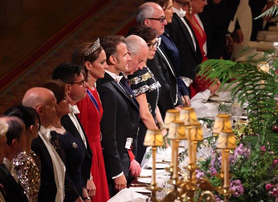 Макрон, Кейт и рок легендите в Уиндзор