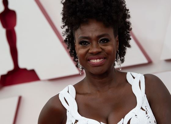 Вайола Дейвис разказва целия си живот в мемоар