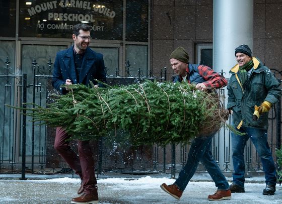 Предразсъдъците падат с романтичната комедия &quot;Дружки&quot;