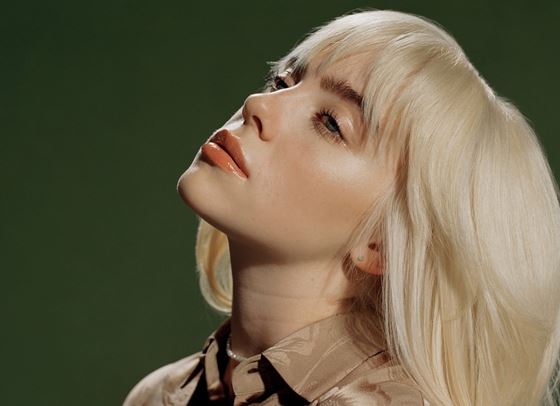 Били Айлиш с нов сингъл и предизвикателно видео