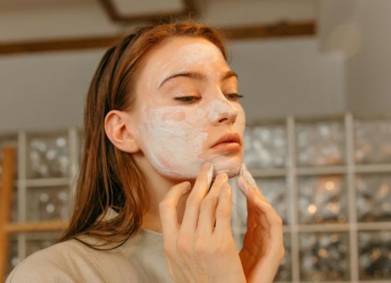 По-малко грим и повече естествена красота през лятото