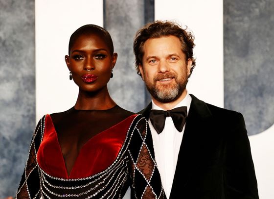 Джошуа Джаксън се развежда със съпругата си