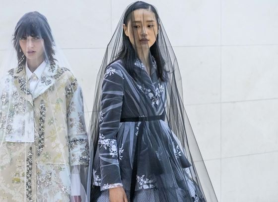 Седмицата на модата в Лондон отдаде почит към Нейно Величество