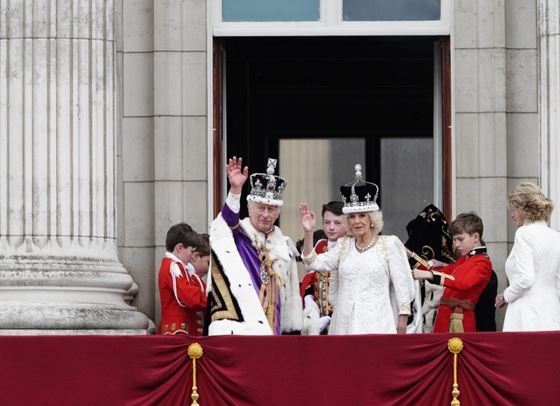 Вижте коледните картички на кралското семейство