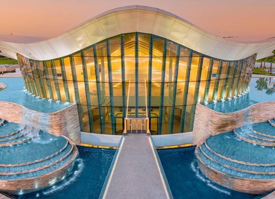 Гмурнете се в най-дълбокия басейн в света...