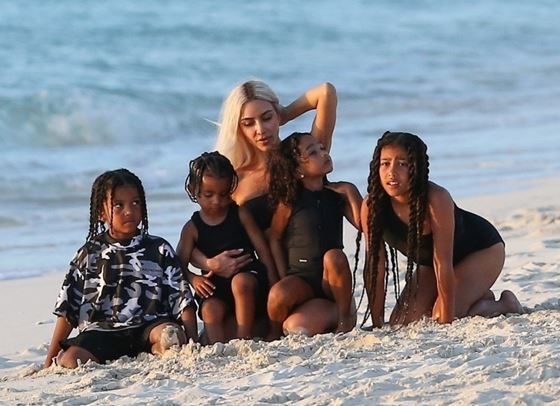 Ким Кардашиян за ролята на самотна майка: "Често плача нощем"