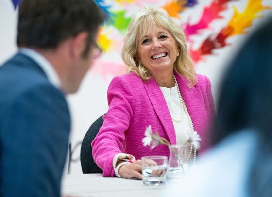 Не, Джил Байдън няма стилист, няма и да има