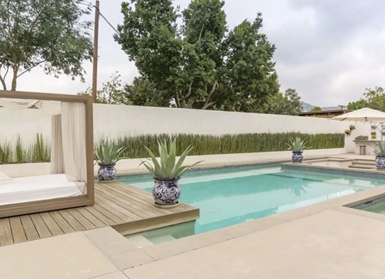 Били Айлиш купува това ранчо преди години, но го пази в тайна