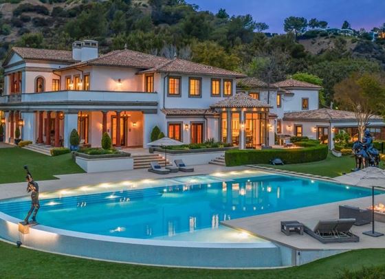 Адел купува това имение за 58 милиона долара