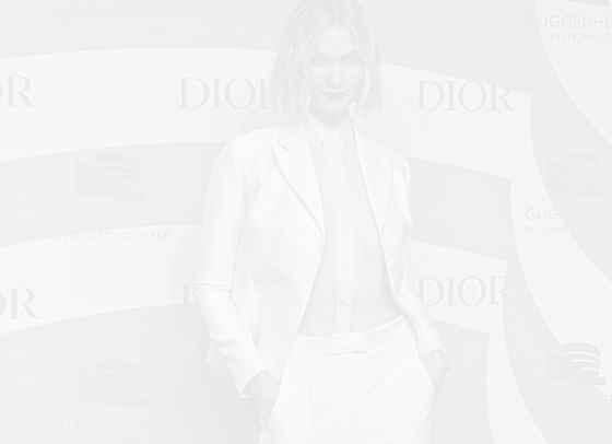 Ослепителна и секси - Карли Клос на гала вечерта на Dior