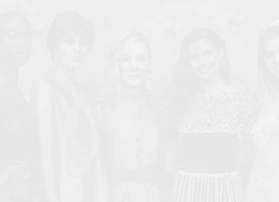 Червена коприна и черно кадифе: Кейт Бланшет и Тина Кунаки на Armani Beauty