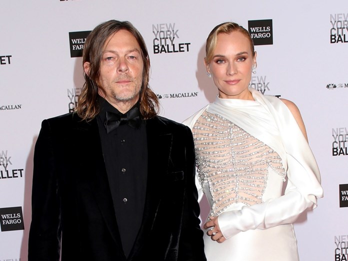 Әйелі мен күйеуінің саунадағы суреті