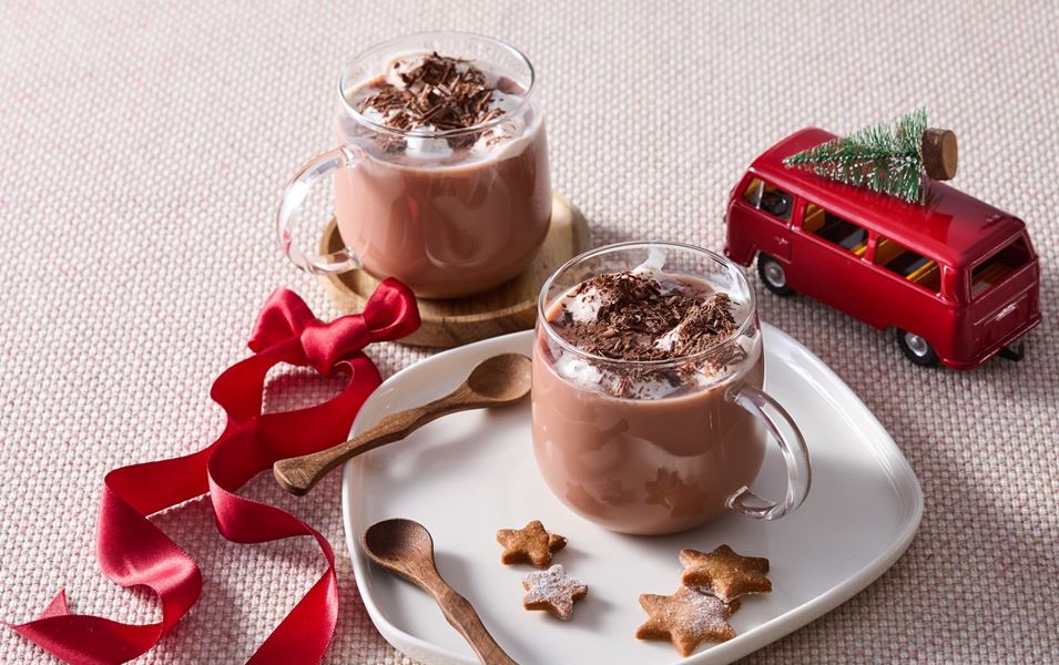 Домашен горещ шоколад с бита сметана