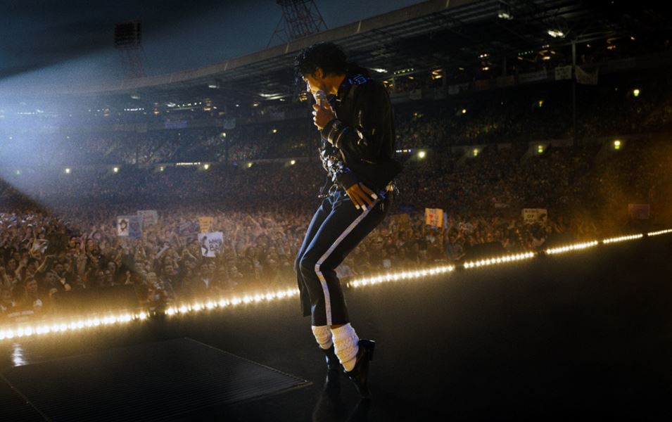 Кралят на попа оживява на големия екран през април